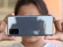 Samsung  c  Galaxy S21.       