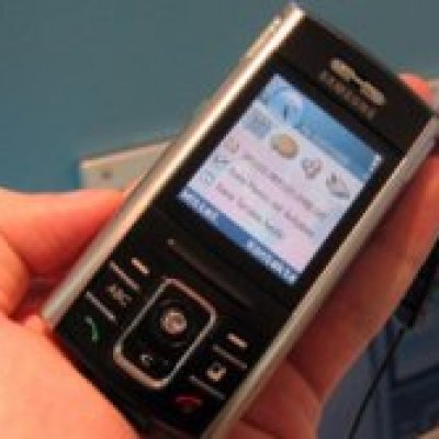 Телефон Samsung SGH-D720. Пока весь мир с упоением следит за